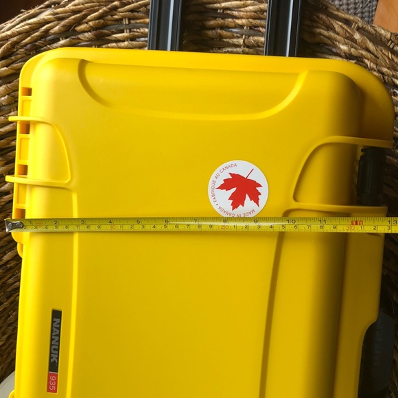 Nanuk water proof / water tight 395/ Life time warranty - Picture 8 of 9